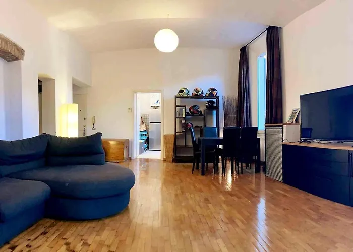 아파트 Garisenda Family *