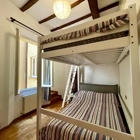 Garisenda Family Apartment